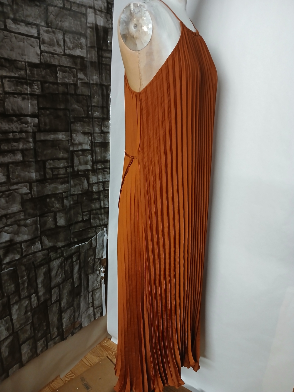 Banana Republic Pleated Maxi Dress in Rust Orange. - Picture 6 of 10